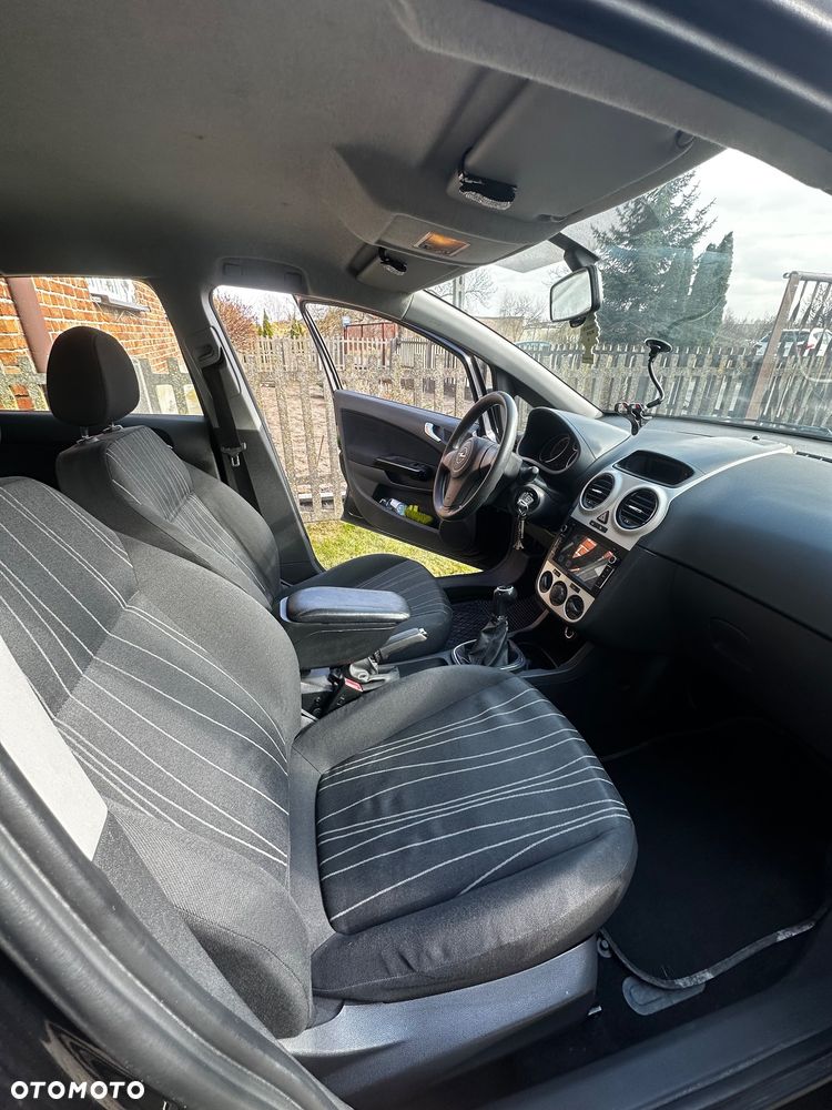 Opel Corsa 1.4 16V Cosmo - 8