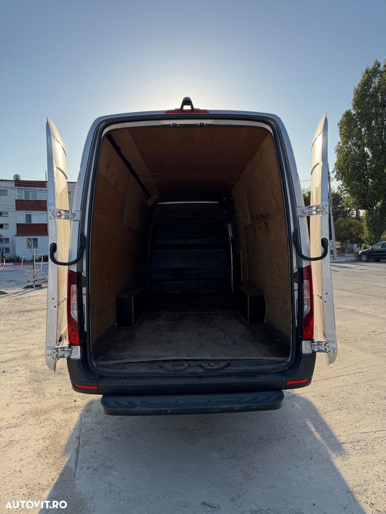 Mercedes-Benz Sprinter - 11