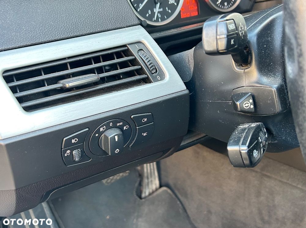 BMW Seria 5 530xd Touring - 10