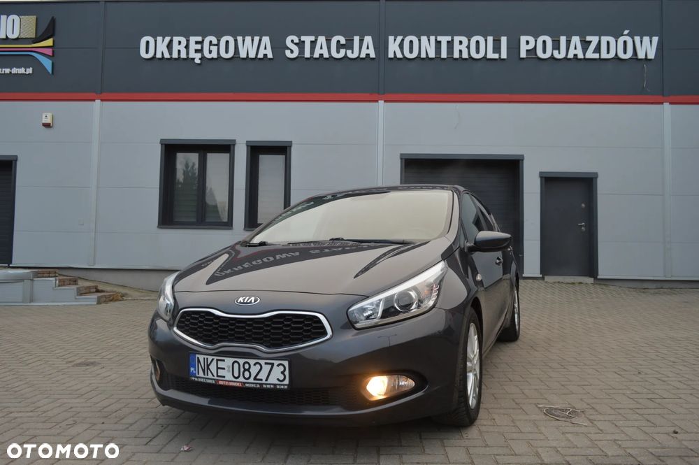 Kia Ceed 1.4 CVVT Fifa World Cup Edition - 2