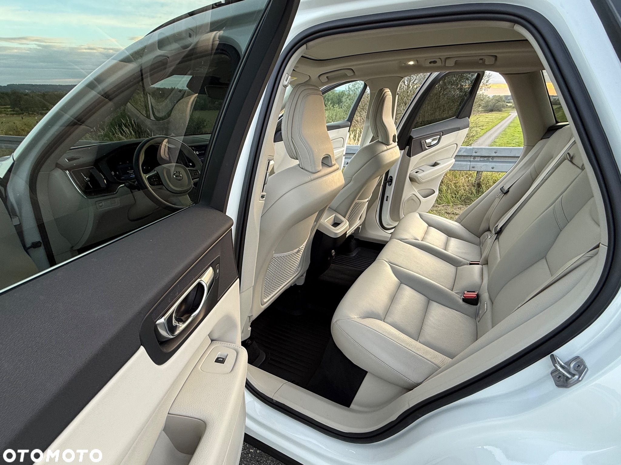 Volvo XC 60 B5 B AWD Geartronic Momentum Pro - 11