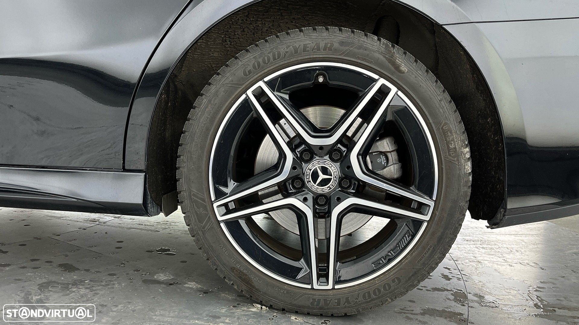 Mercedes-Benz A 250 Limousine e AMG Line - 17