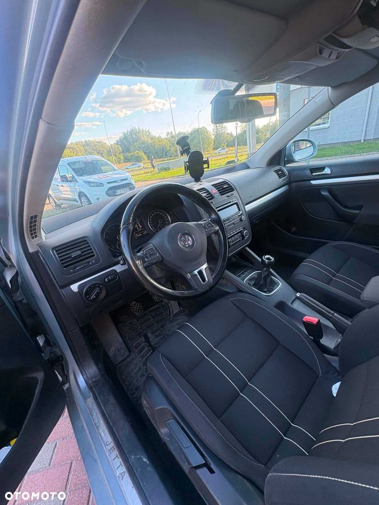 Volkswagen Jetta - 7