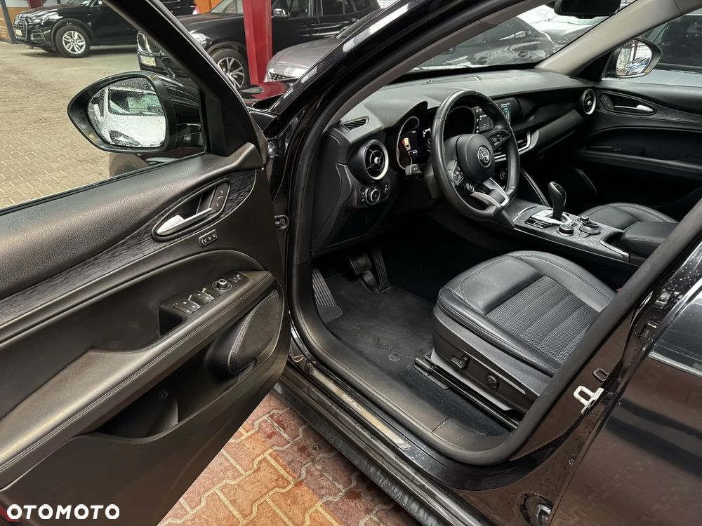 Alfa Romeo Stelvio 2.0 Turbo Sprint Q4 - 12
