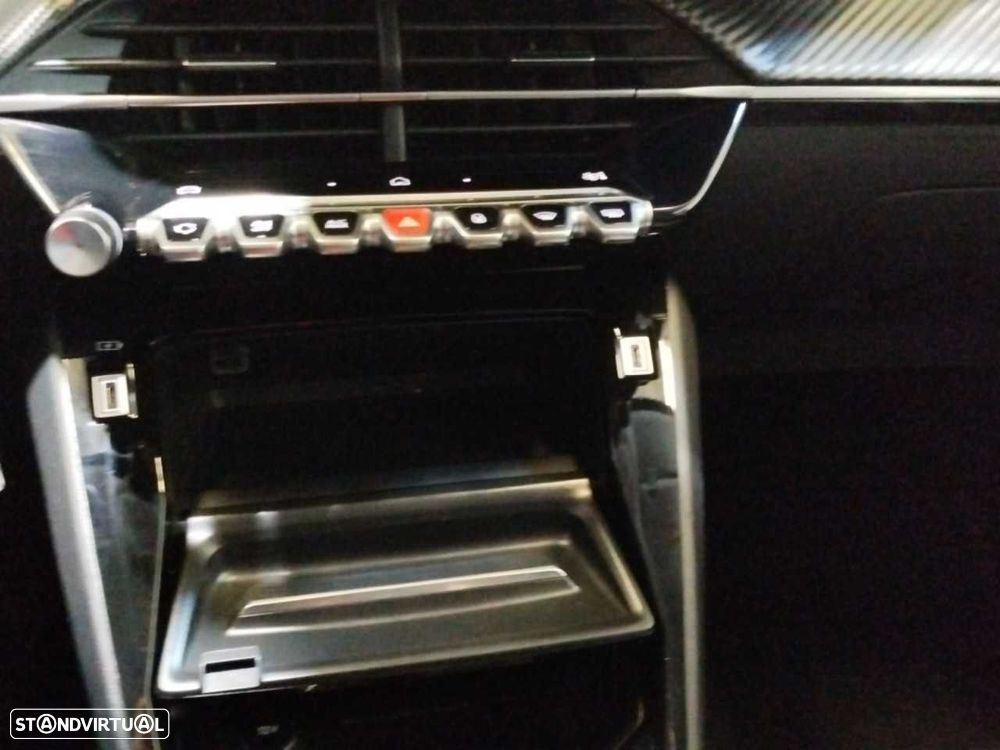 Peugeot 208 1.2 Hybrid Allure e-DCS6 - 14