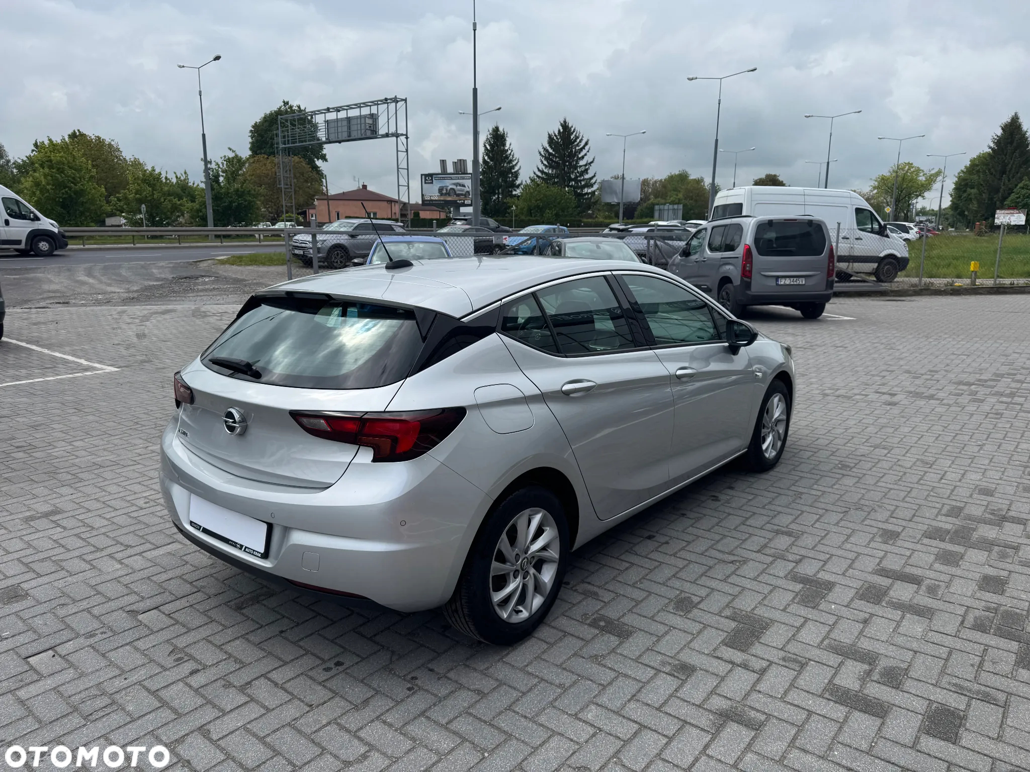 Opel Astra V 1.2 T Business Elegance S&S - 4