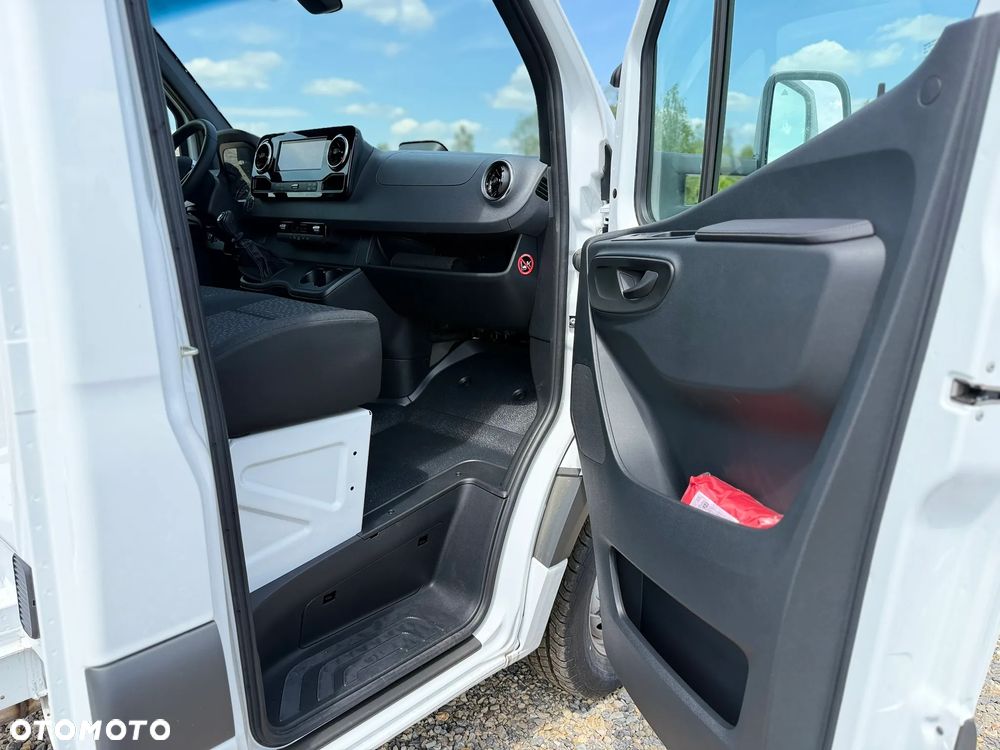 Mercedes-Benz Sprinter - 15