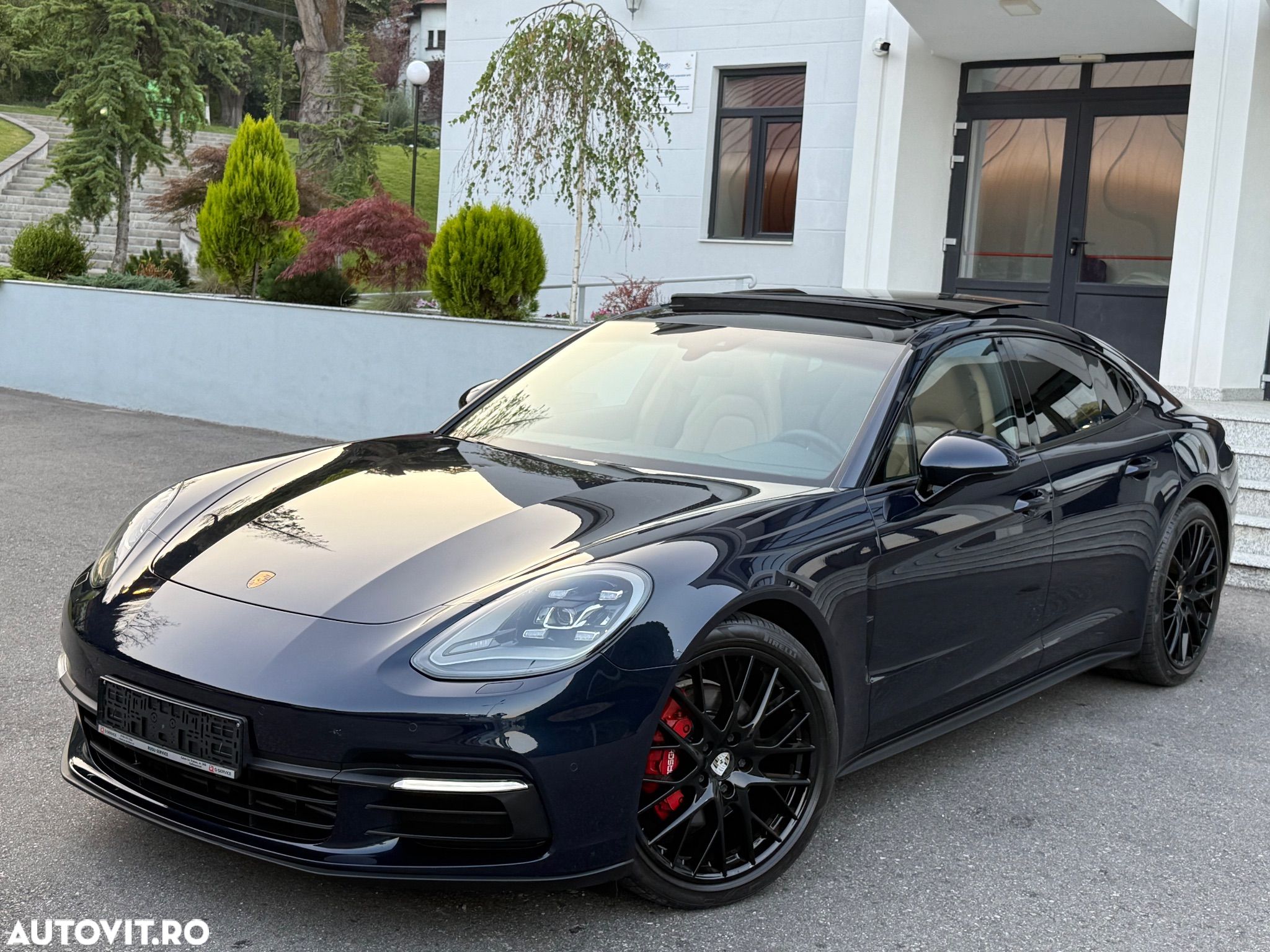 Porsche Panamera 4 Sport Turismo - 1