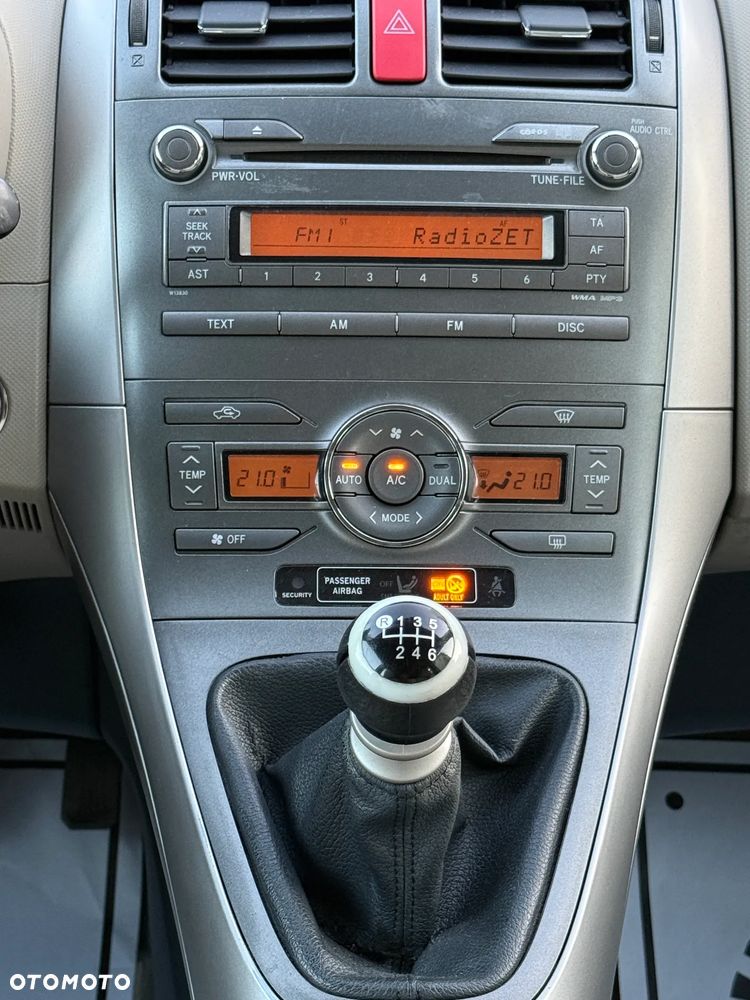 Toyota Auris 1.8 Premium - 6