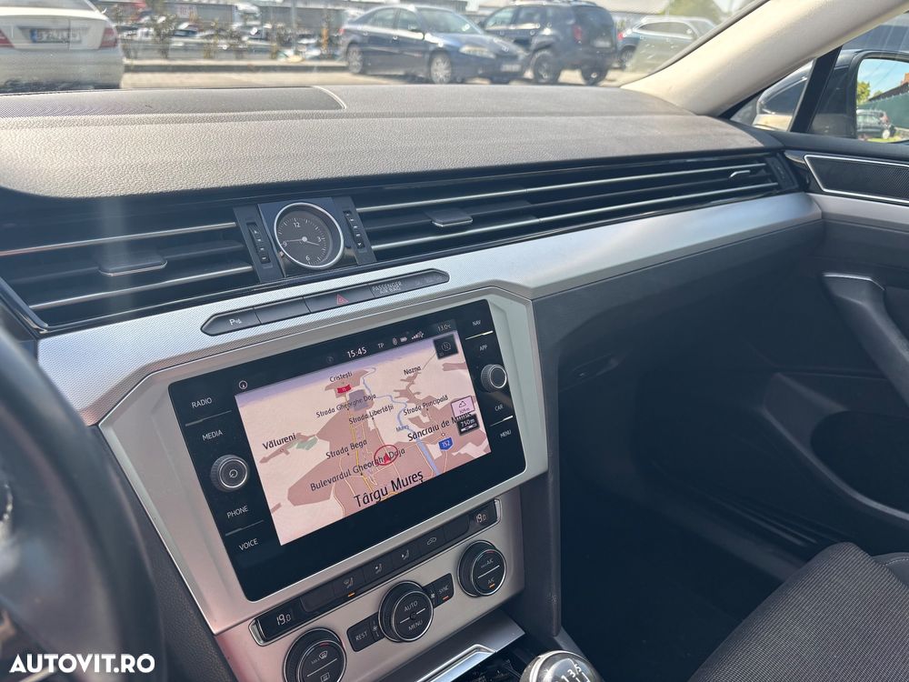 Volkswagen Passat - 4