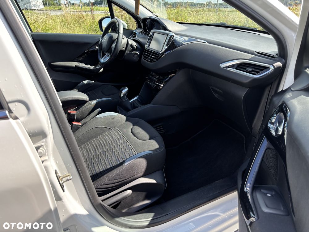 Peugeot 208 1.2 PureTech Allure - 11
