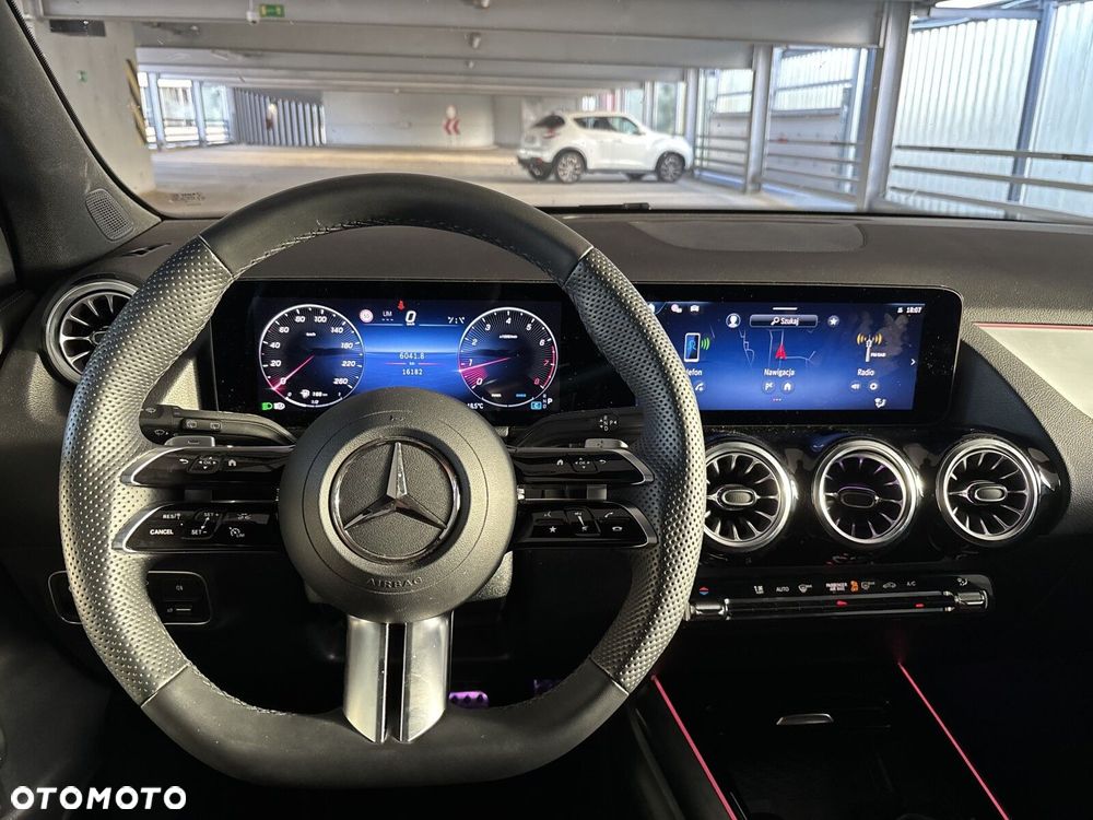 Mercedes-Benz GLA - 12