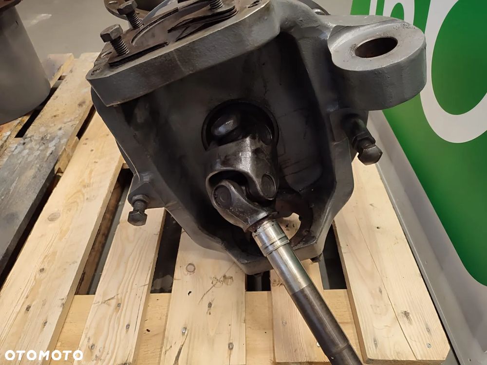 Zwolnica 7700607902 Zwrotnica 7600645001 7700608601 Massey Ferguson 8690 - 4