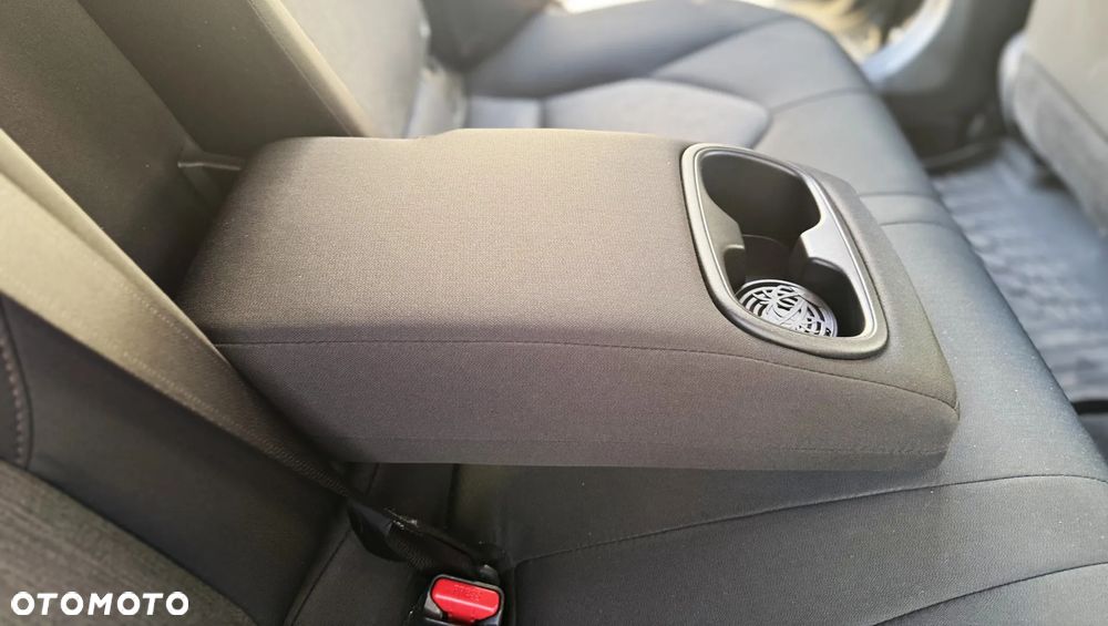 Toyota Camry 2.5 Hybrid Comfort CVT - 28