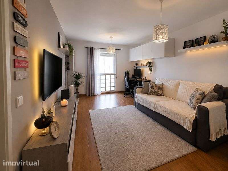Apartamento T1 em Santo António dos Cavaleiros - Grande imagem: 2/9