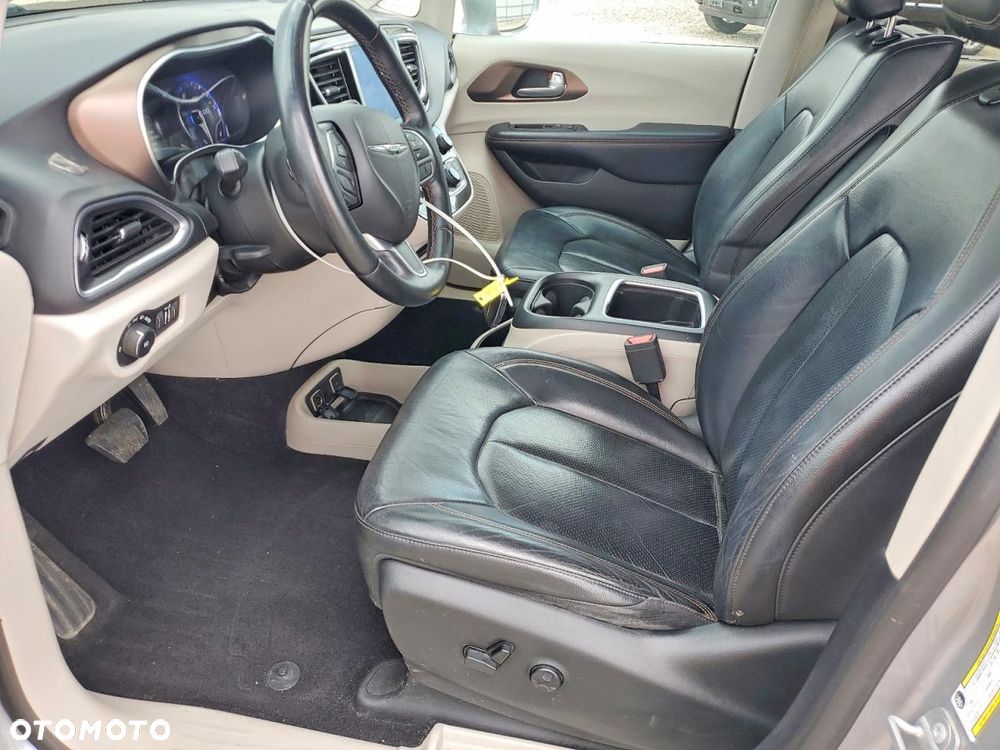 Chrysler Pacifica - 10