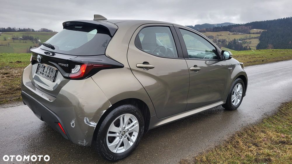 Toyota Yaris Hybrid 100 Active - 3