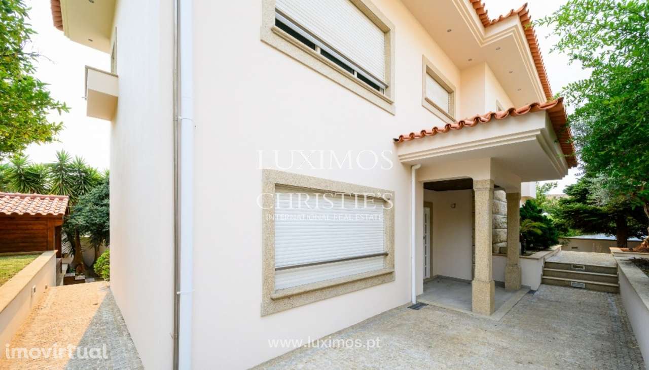 Moradia com piscina e vistas de rio à venda em Jovim - Grande imagem: 2/25