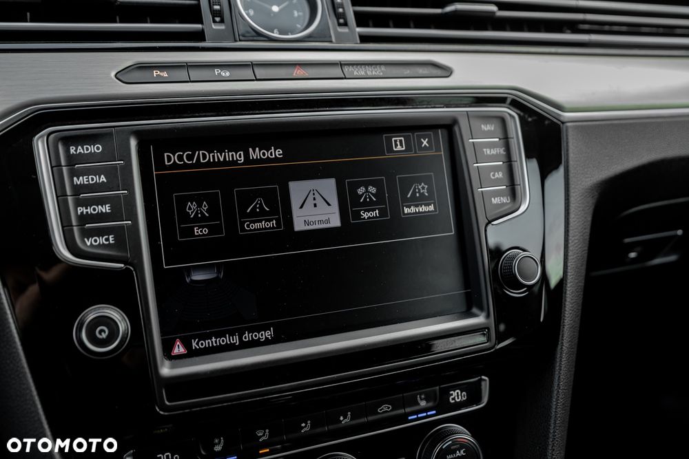 Volkswagen Passat 2.0 TDI SCR 4Motion DDG Highline - 35