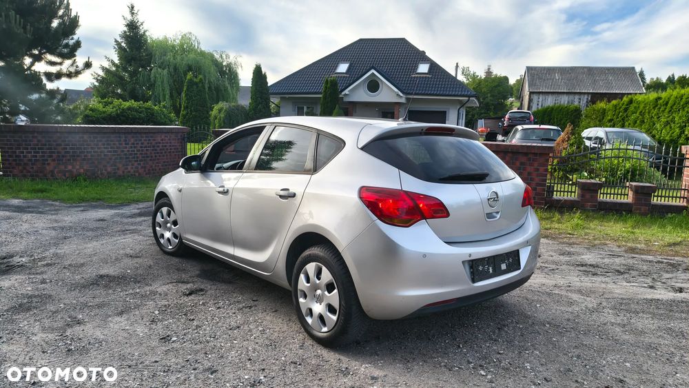 Opel Astra 1.6 Automatik Selection - 11