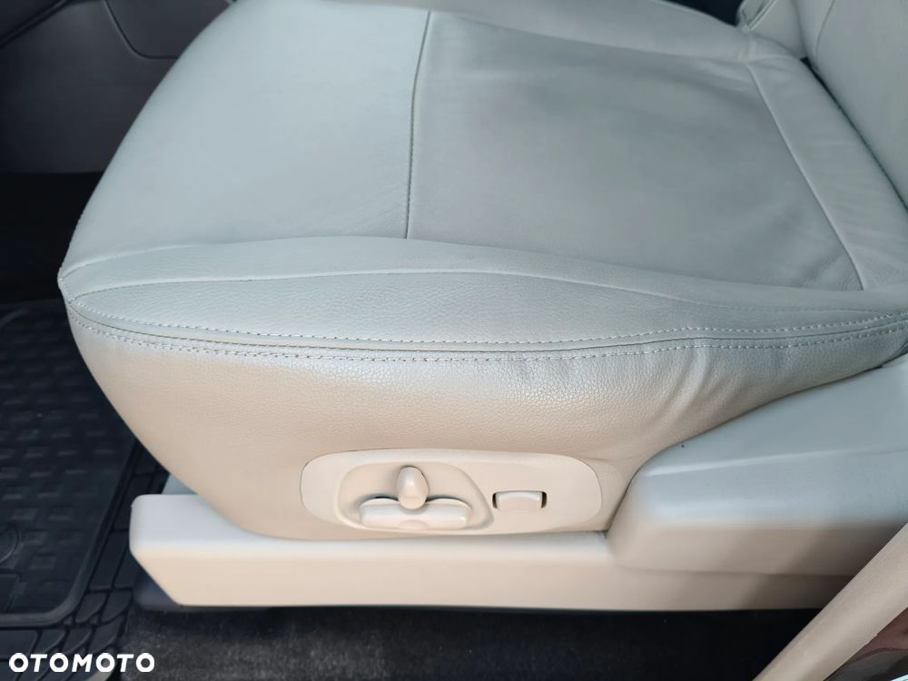 Mitsubishi Pajero - 33