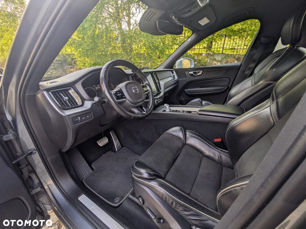 Volvo XC 60 T8 AWD Plug-In Hybrid R-Design - 22