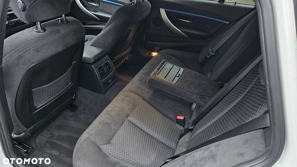 BMW Seria 3 320d xDrive Edition M Sport Shadow - 16