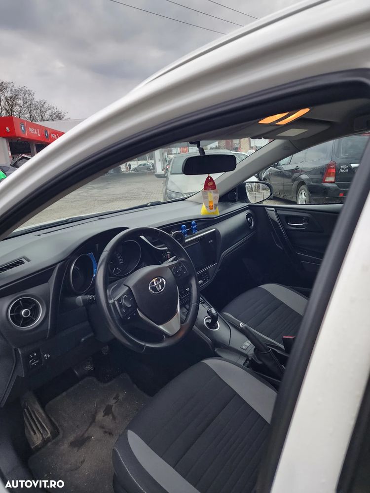 Toyota Auris 1.8 L VVT-i HSD Sol - 6