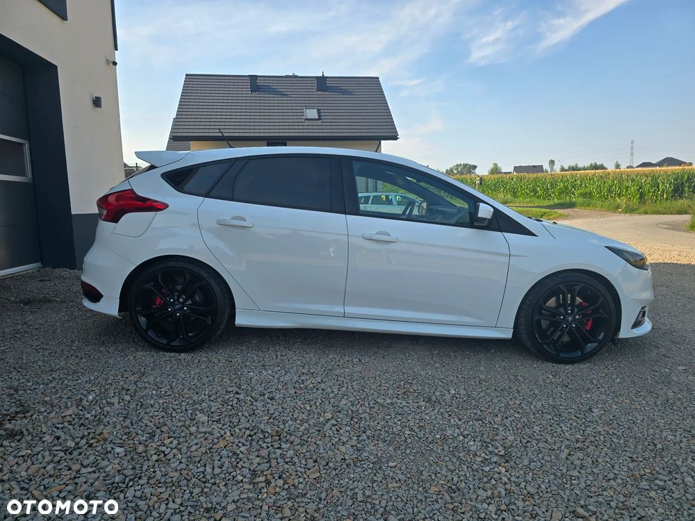 Ford Focus 2.0 EcoBoost ST mit Leder-Sport-Paket - 8