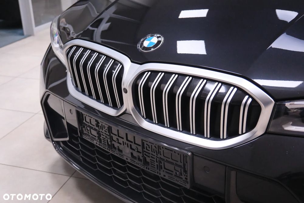 BMW Seria 3 320d xDrive M Sport - 17