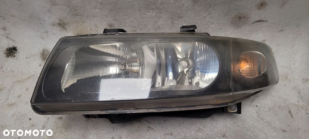 LAMPY PRZÓD SEAT LEON - 13