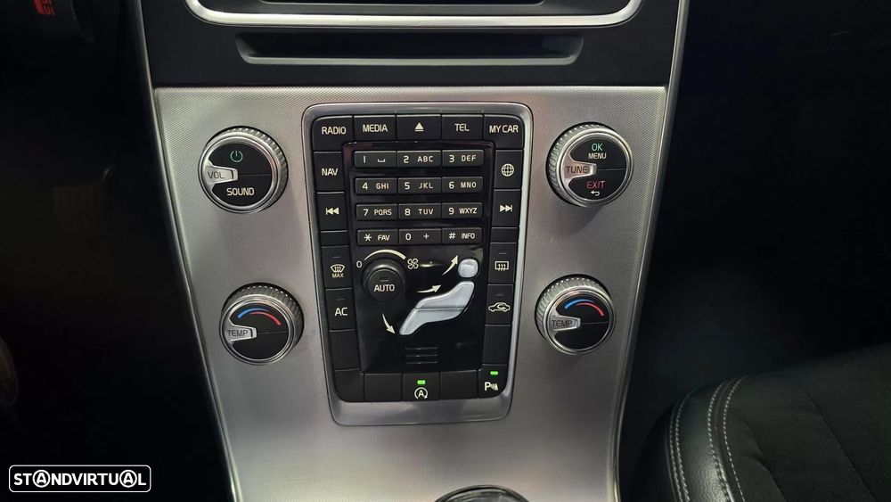 Volvo V60 Cross Country 2.0 D3 Momentum - 38