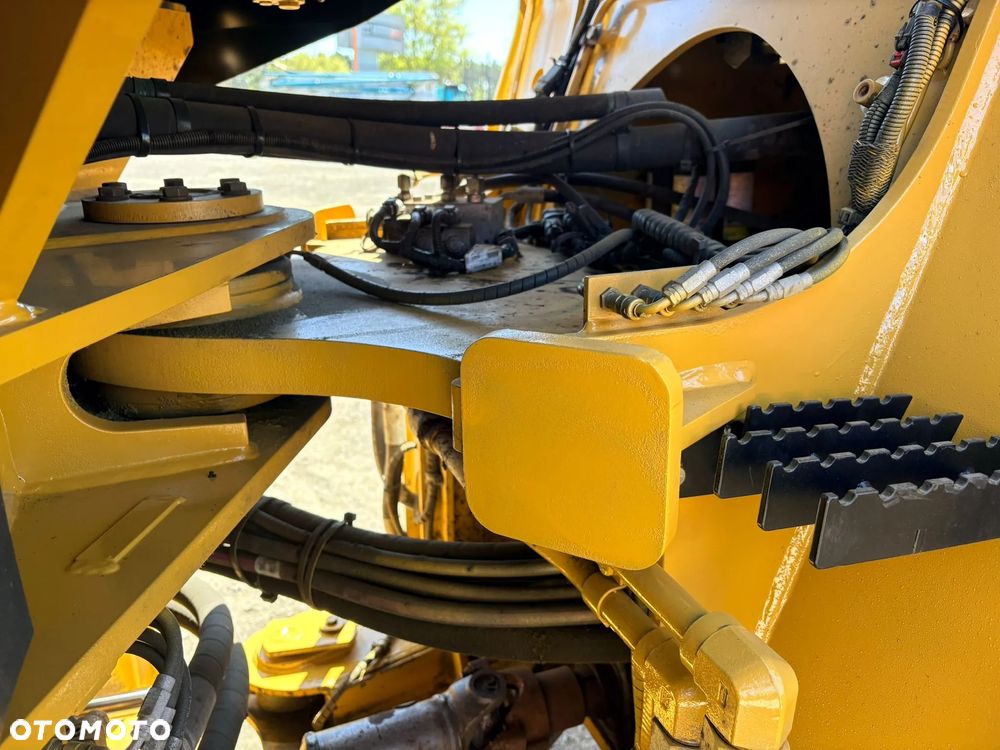 Caterpillar 930M - 17