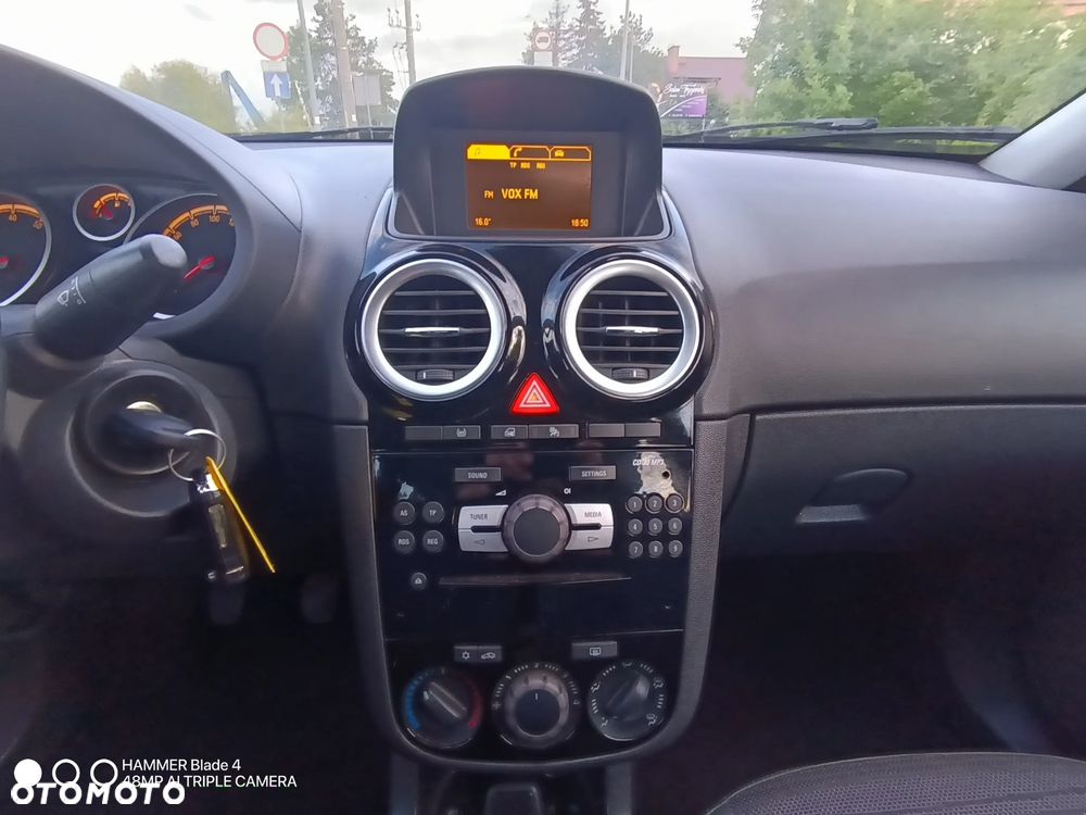 Opel Corsa 1.2 16V Cosmo - 12