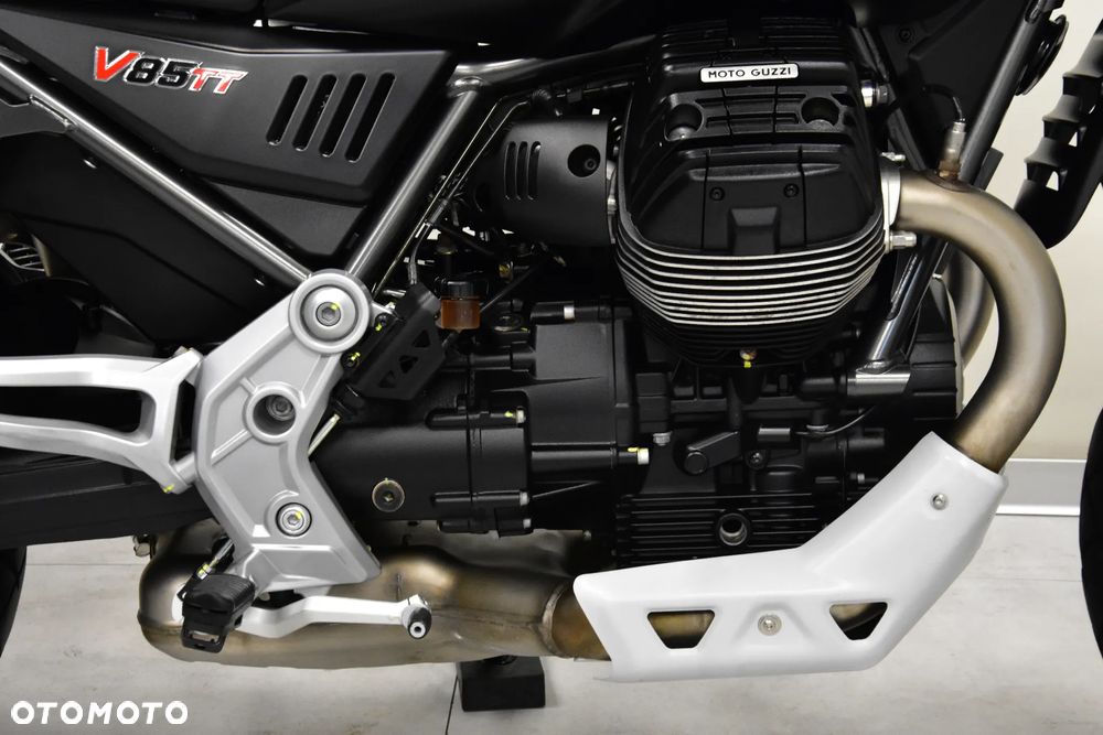 Moto Guzzi V85 - 24