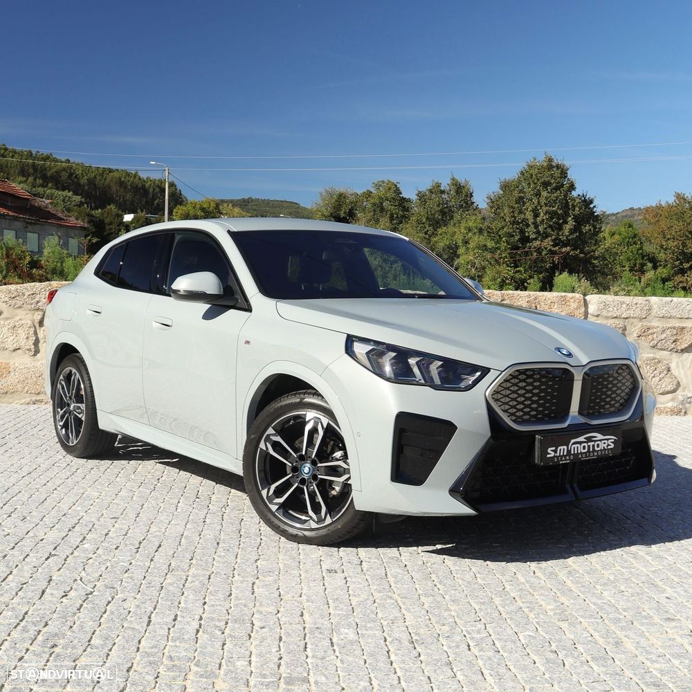 BMW iX2 eDrive20 Pack Desportivo M - 2