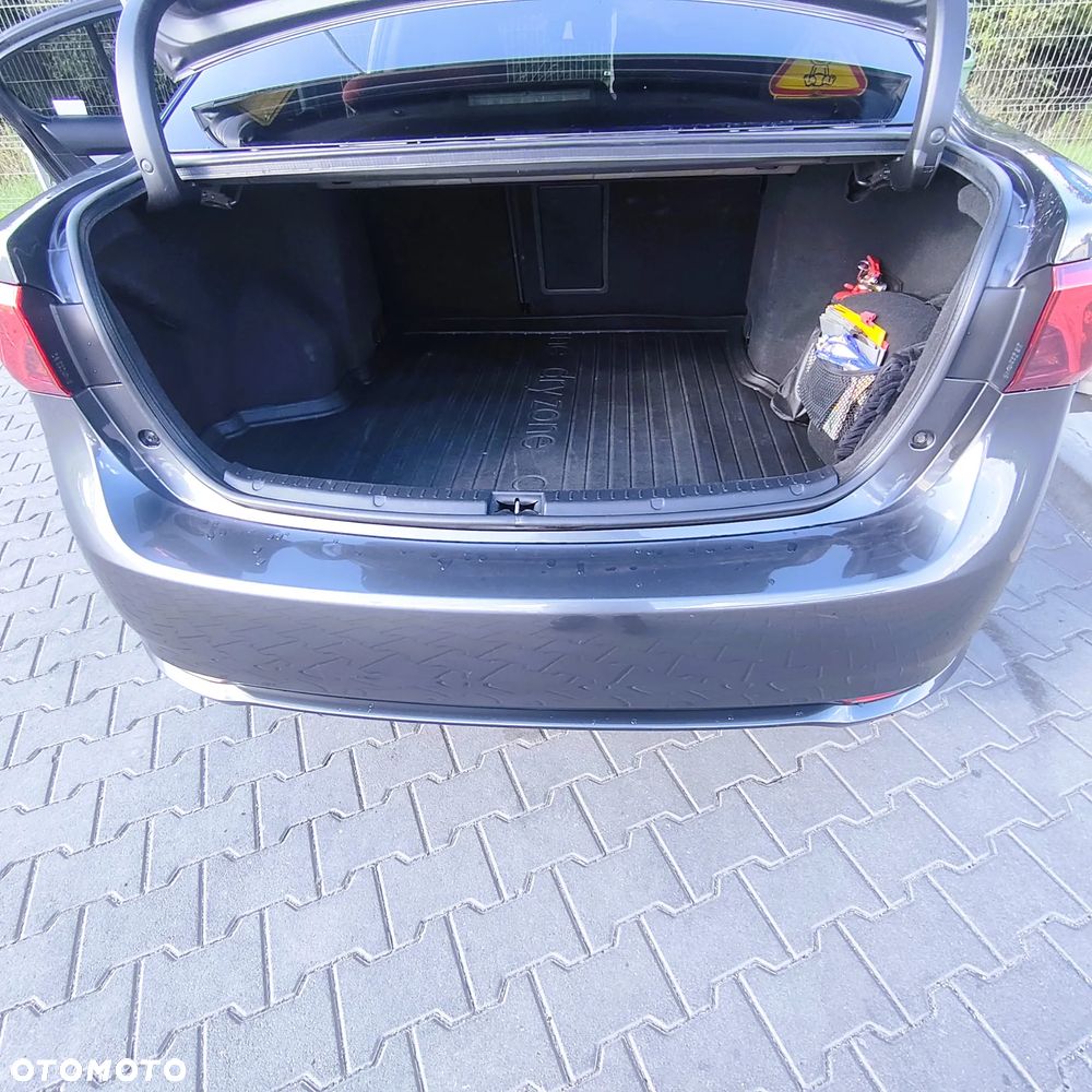 Toyota Avensis - 16