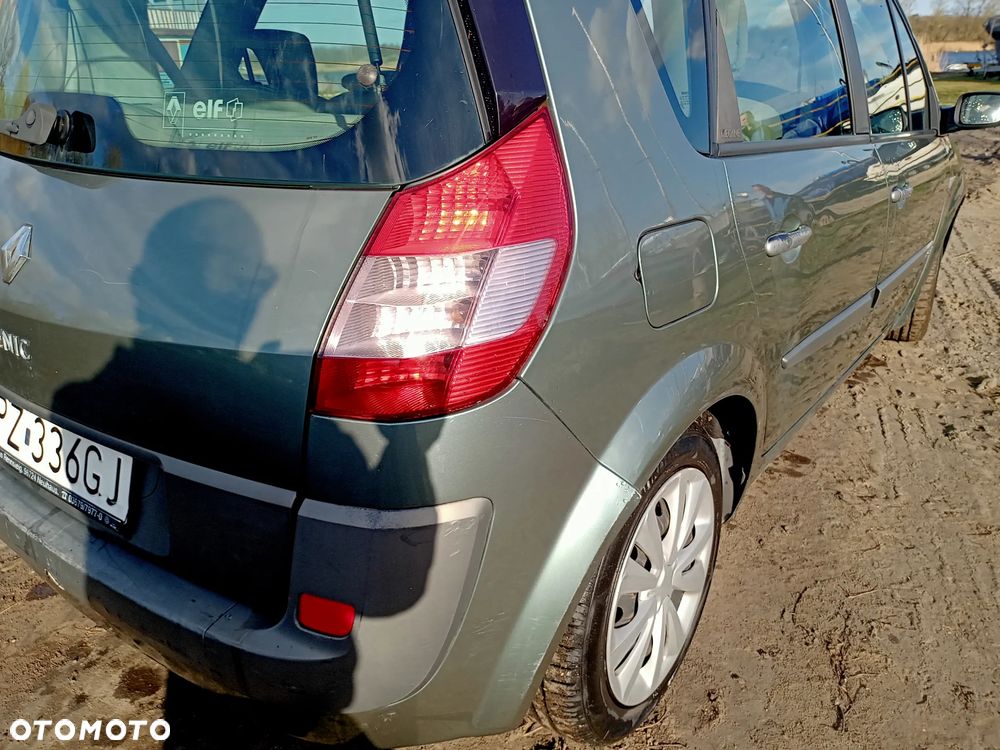 Renault Scenic 1.6 Confort Privilege - 3