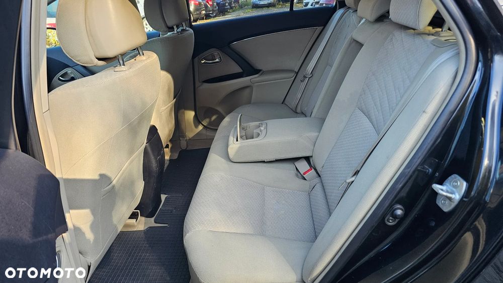 Toyota Avensis - 13