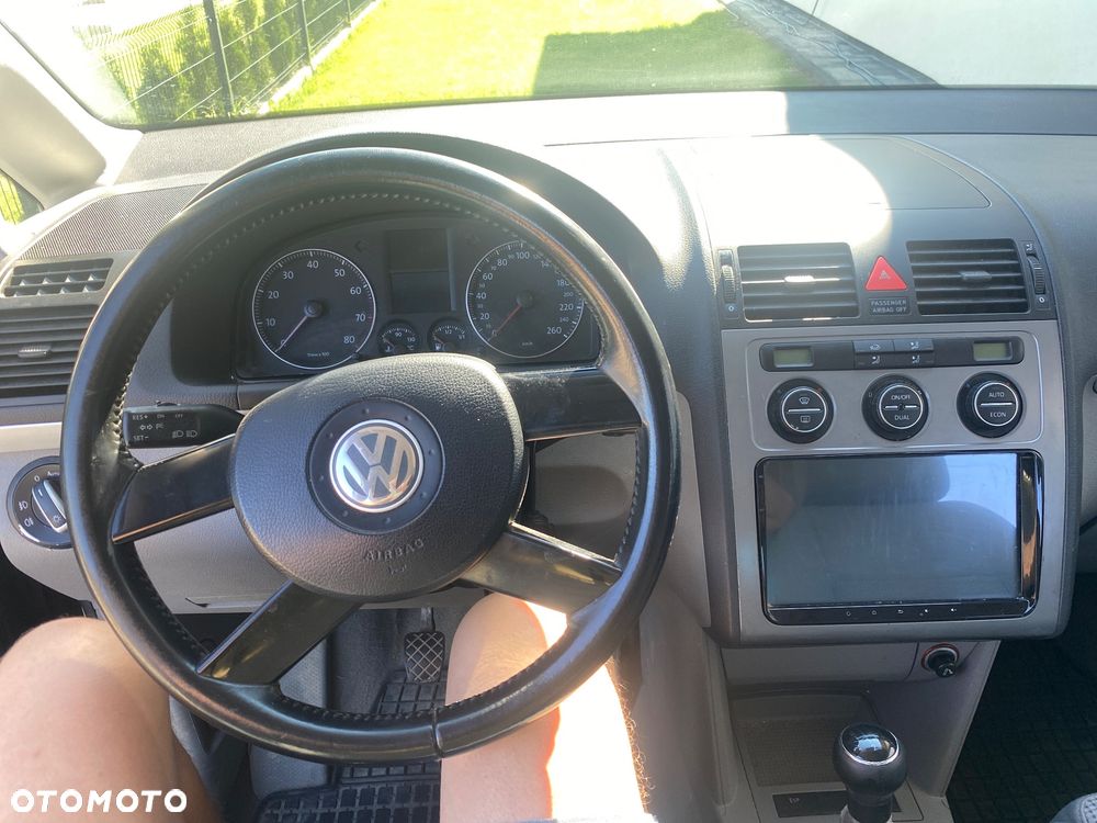 Volkswagen Touran 1.6 FSI - 3