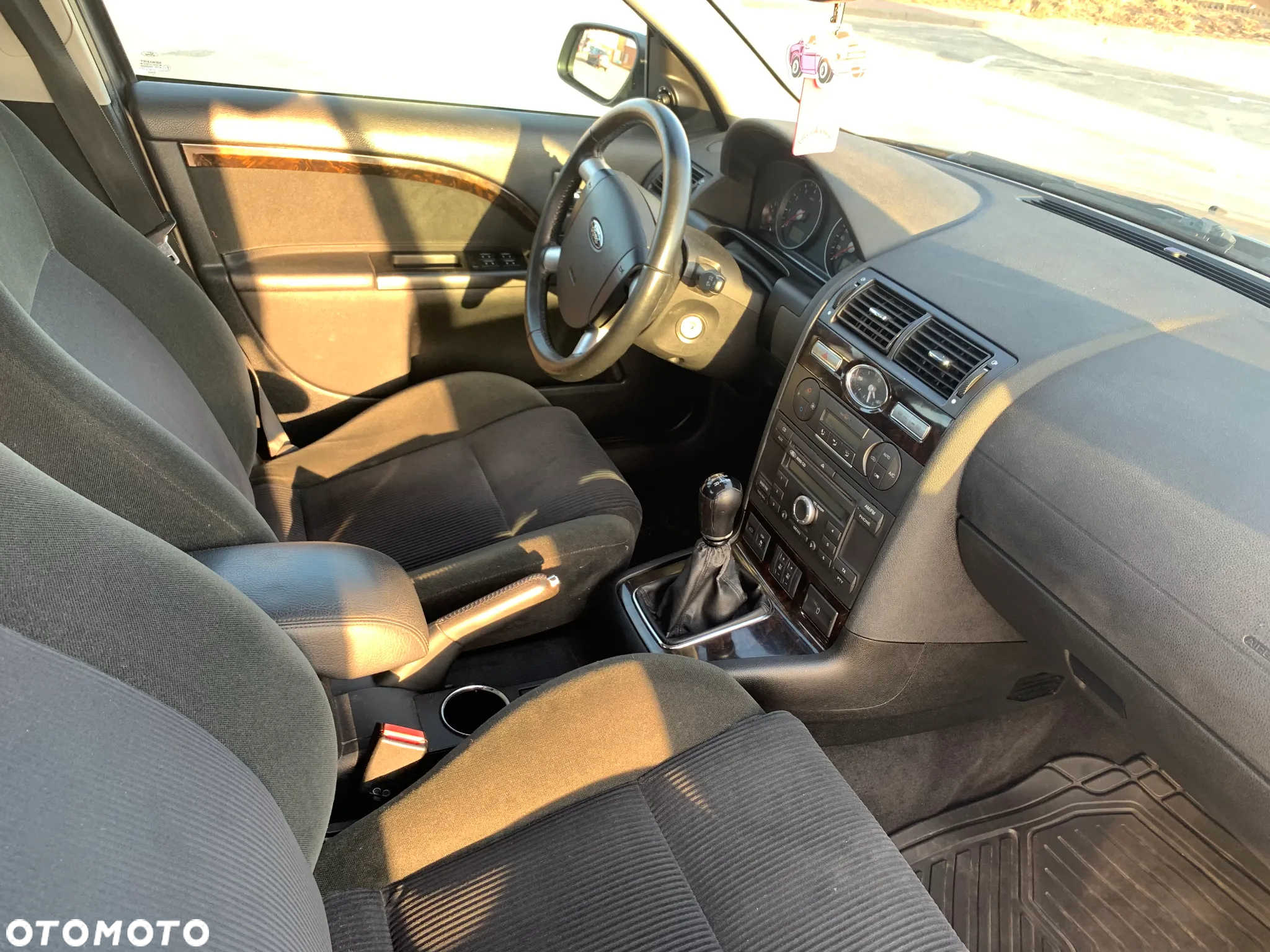Ford Mondeo 2.0 Ghia - 5