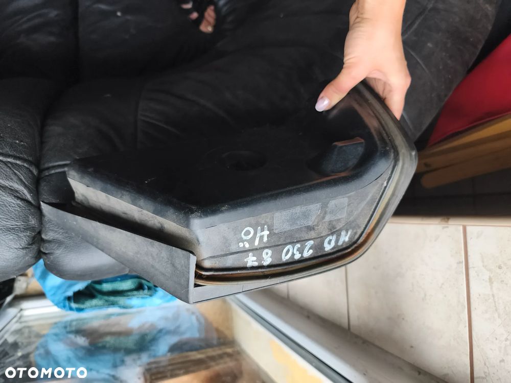 Lewarek zmiany biegów drzwi tył lampa sedan Mercedes w124 - 22