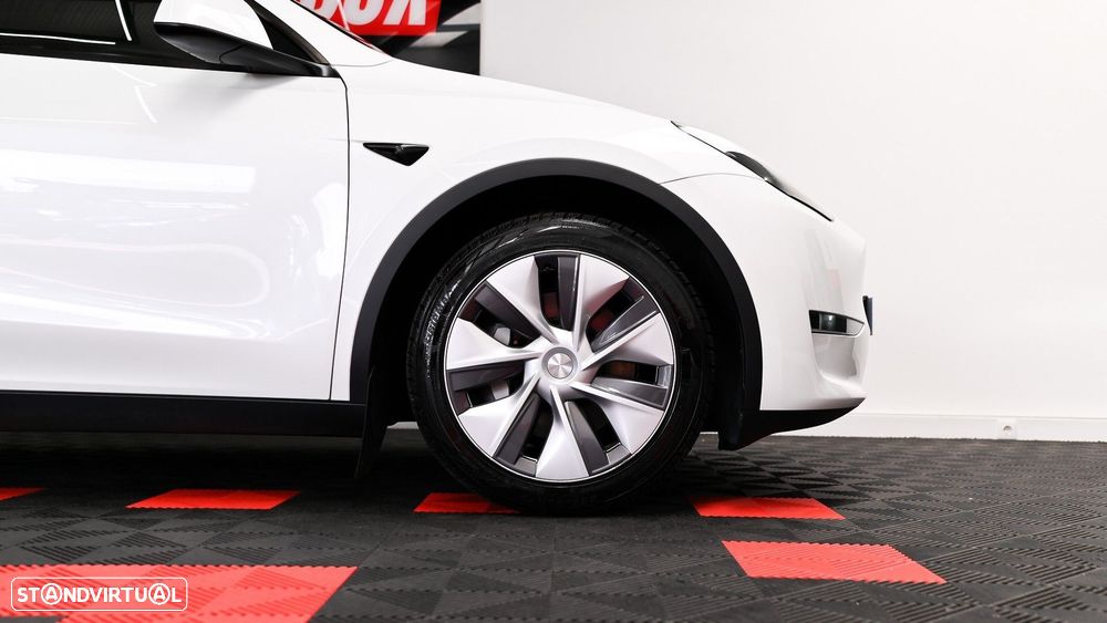 Tesla Model Y Long Range Dual Motor AWD - 18