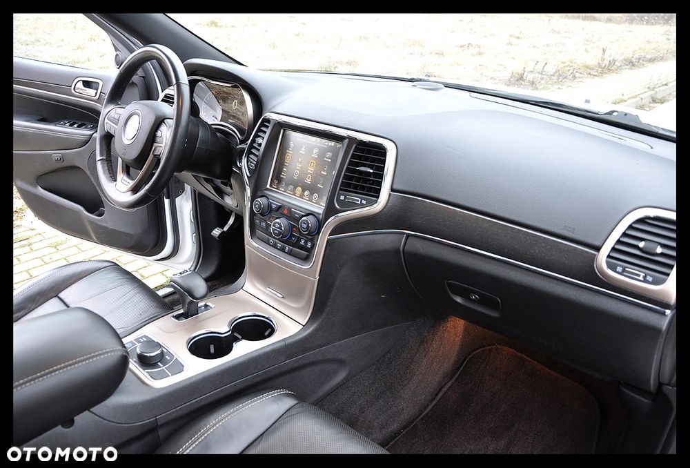 Jeep Grand Cherokee - 24