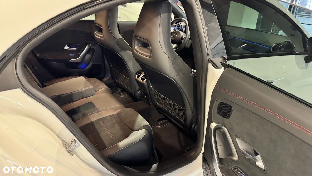 Mercedes-Benz CLA 200 AMG Line 7G-DCT - 33