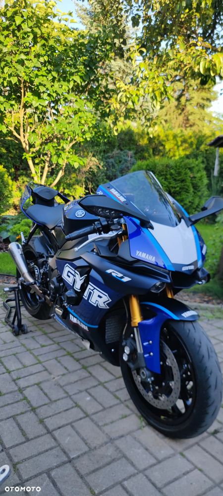 Yamaha R1 - 15