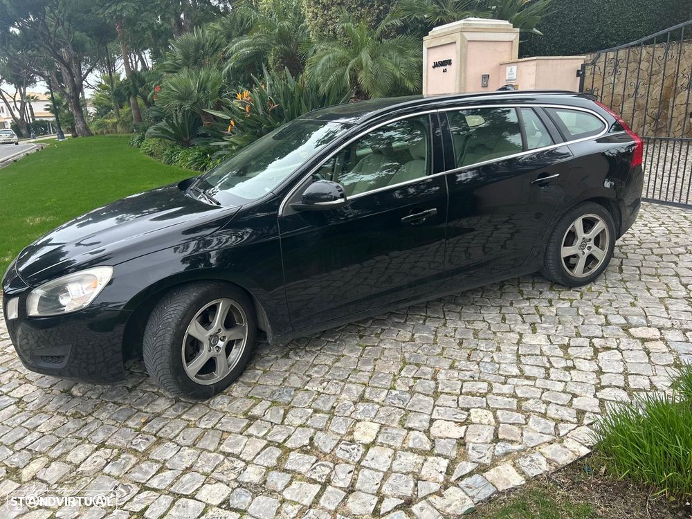 Volvo V60 2.0 D3 Momentum - 3
