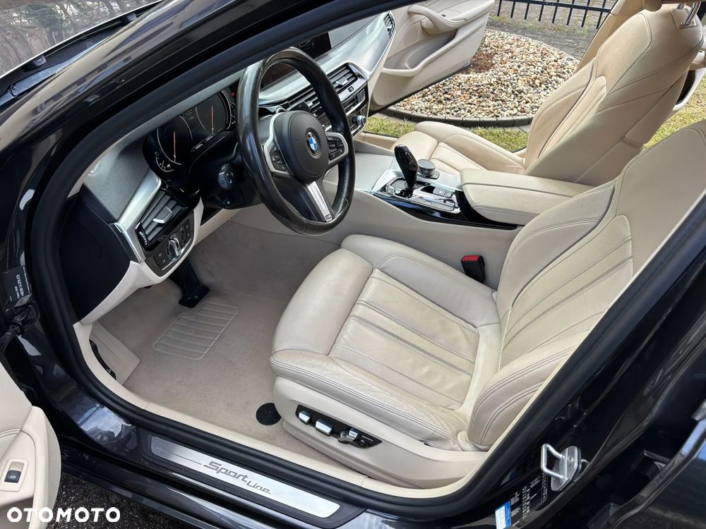 BMW Seria 5 520d M Sport - 8