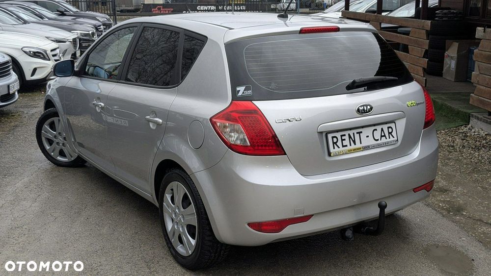 Kia Ceed - 9