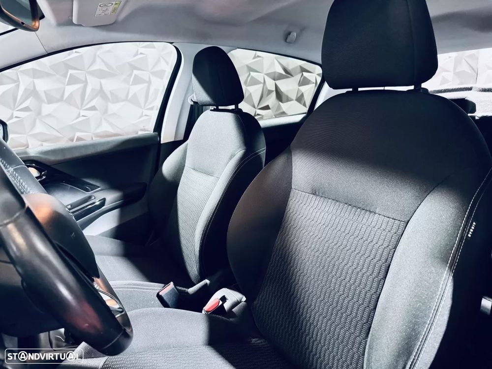 Peugeot 208 1.2 PureTech Style - 27